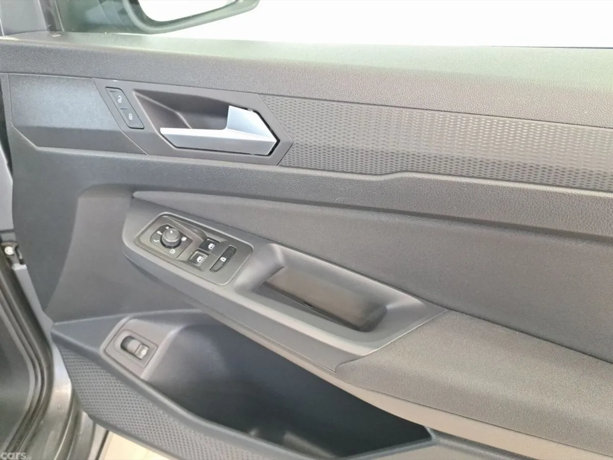 Ford Tourneo MPV, Petrol Plug-in Hybrid, 2025, Grey