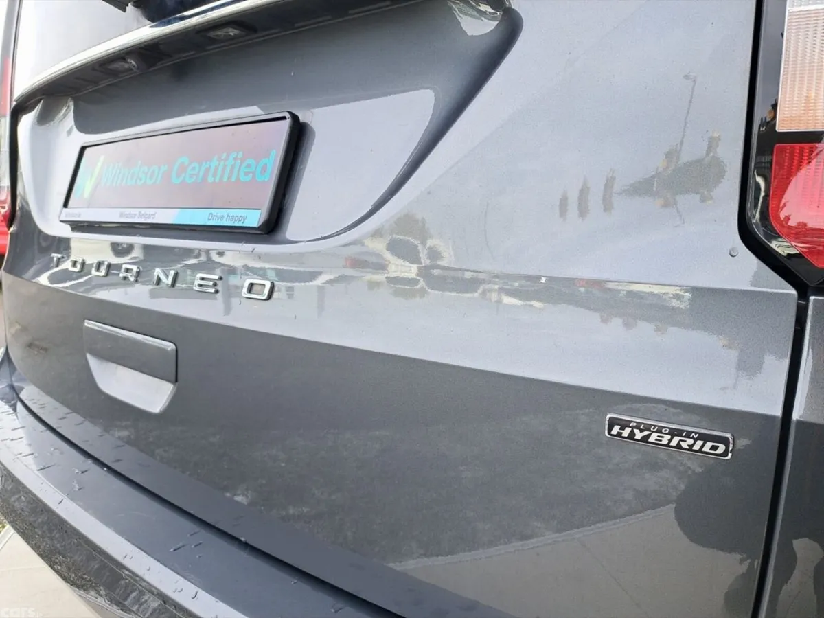 Ford Tourneo MPV, Petrol Plug-in Hybrid, 2025, Grey