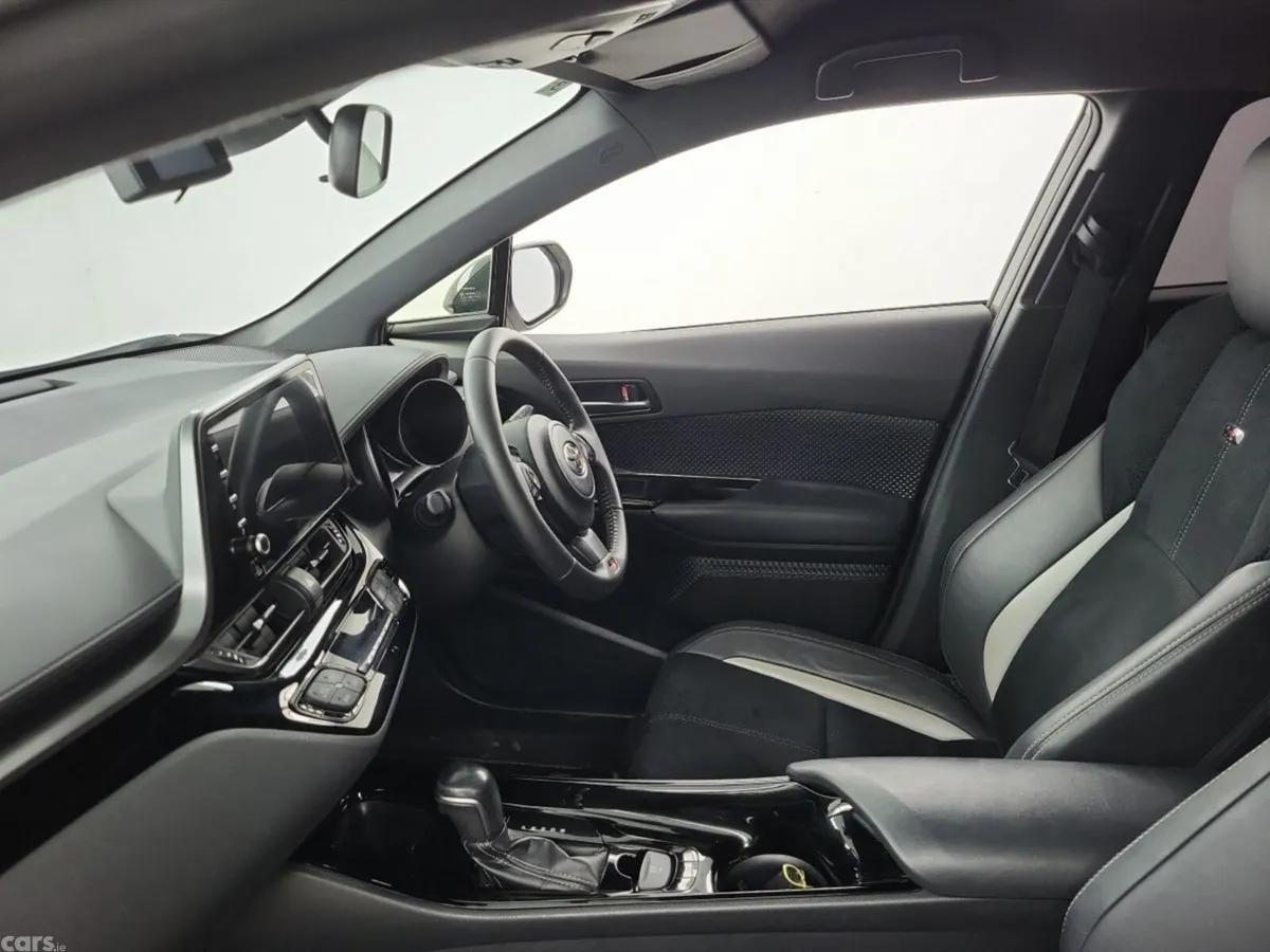 Toyota C-HR SUV, Petrol Hybrid, 2020, White
