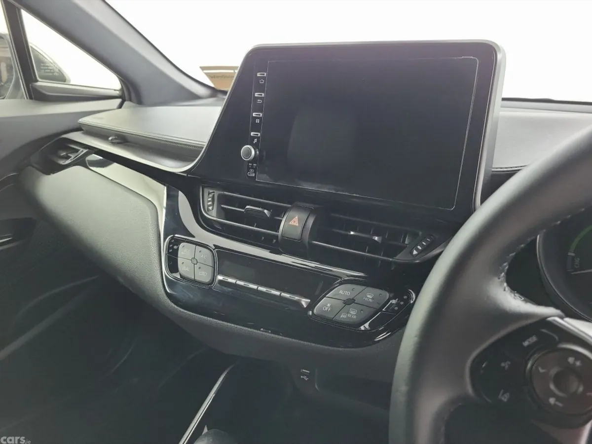 Toyota C-HR SUV, Petrol Hybrid, 2020, White