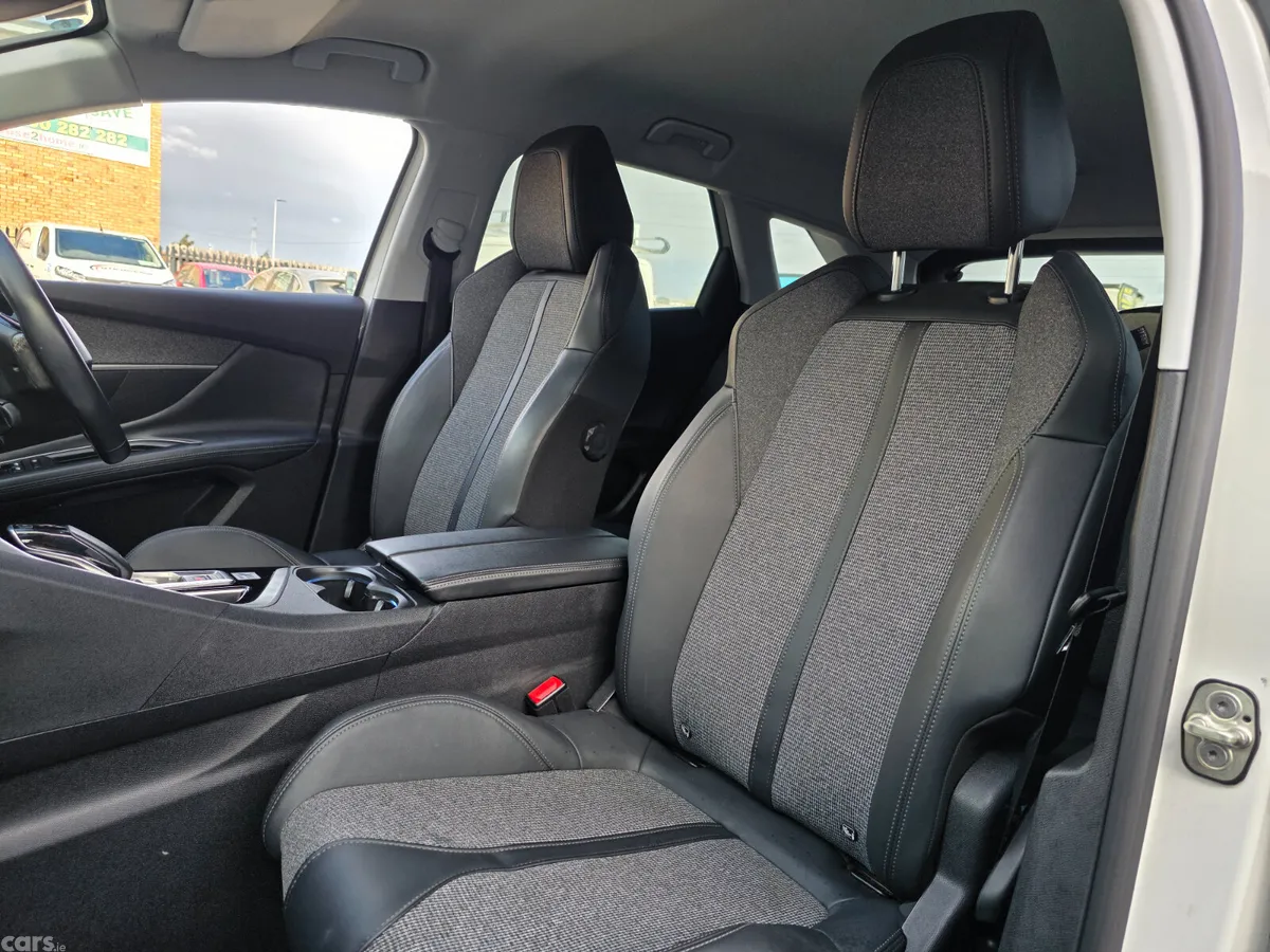 Peugeot 3008 MPV, Petrol, 2019, White