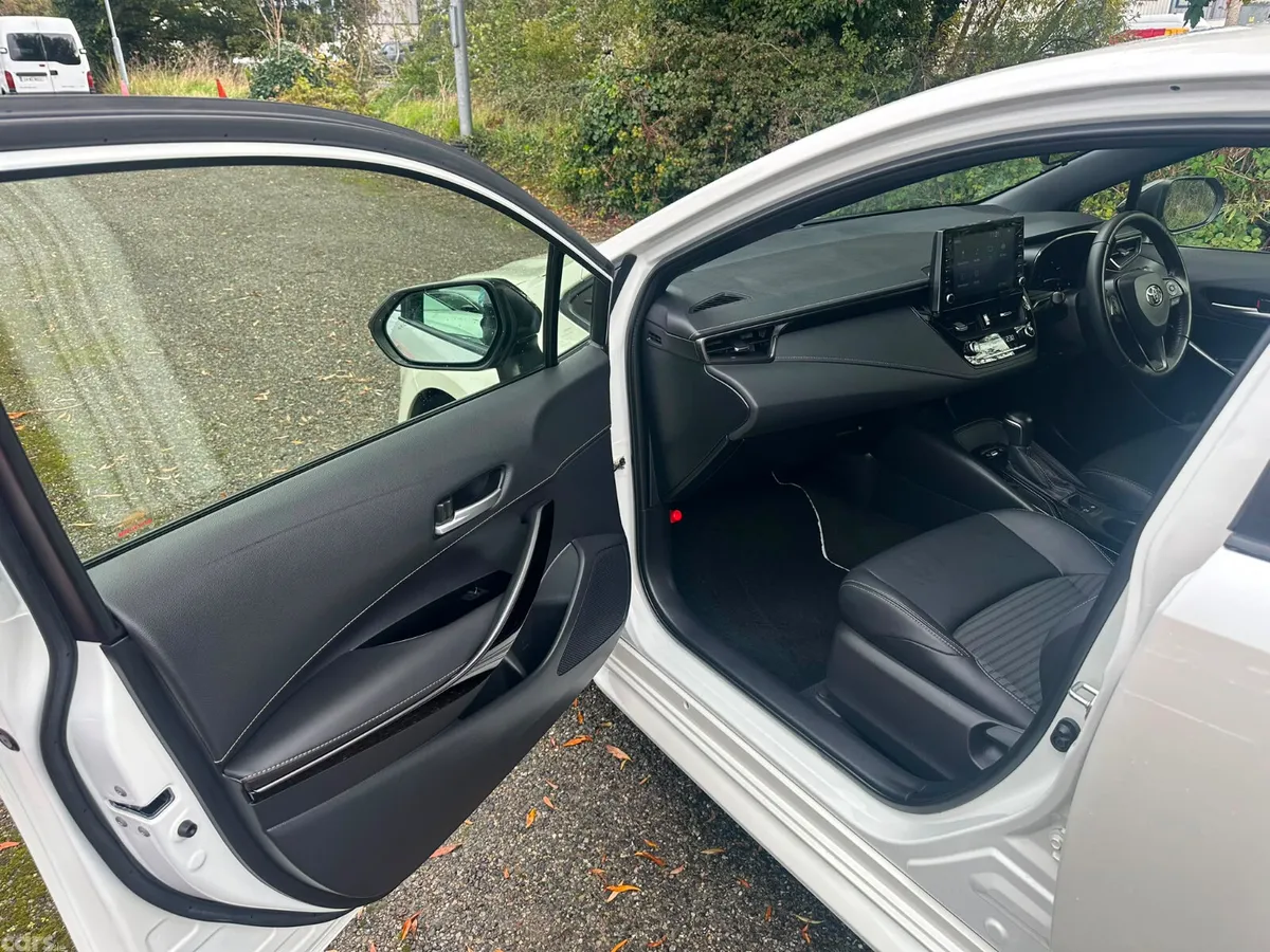 Toyota Corolla Saloon, Petrol Hybrid, 2020, White