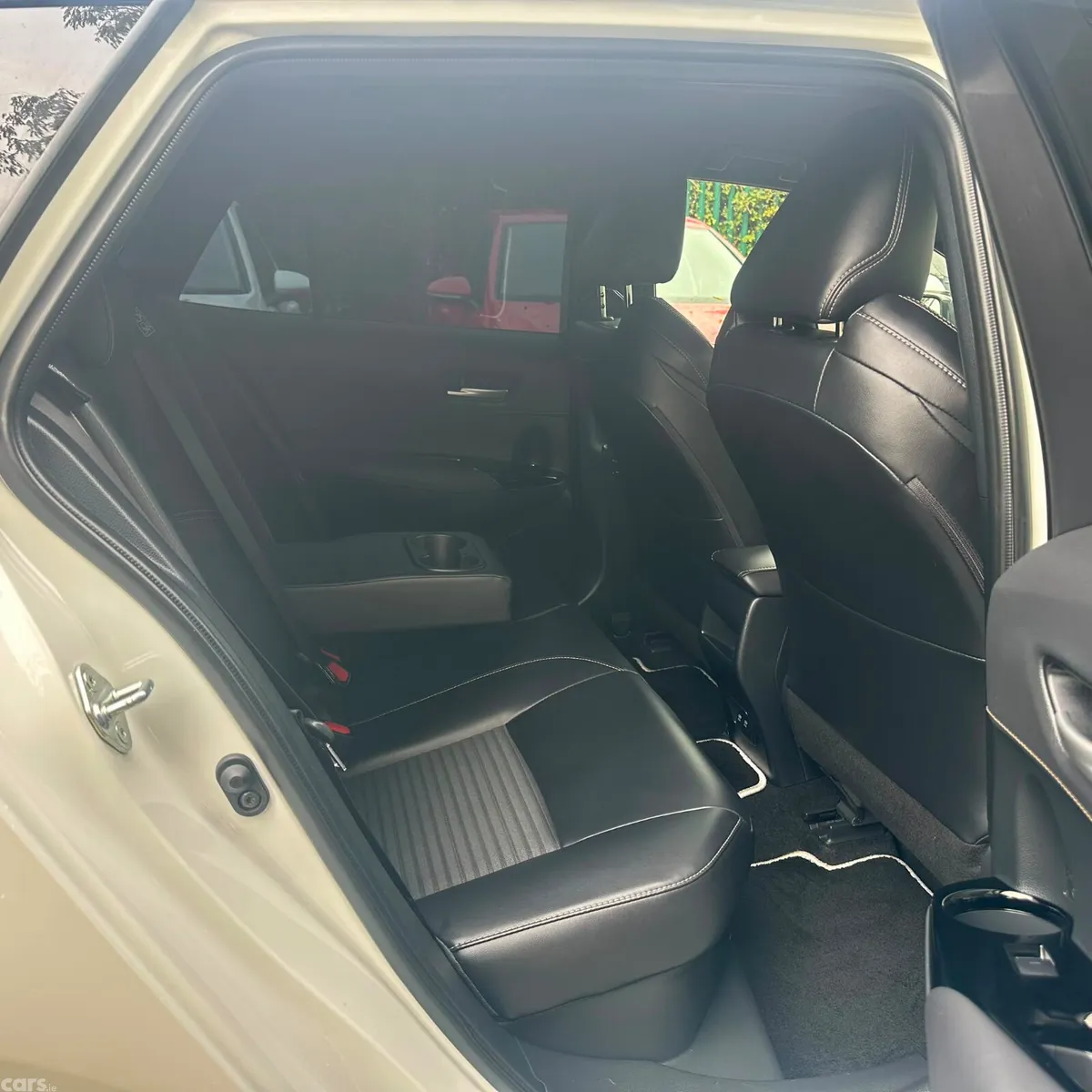 Toyota Corolla Saloon, Petrol Hybrid, 2020, White