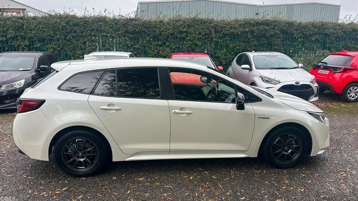 Toyota Corolla Saloon, Petrol Hybrid, 2020, White