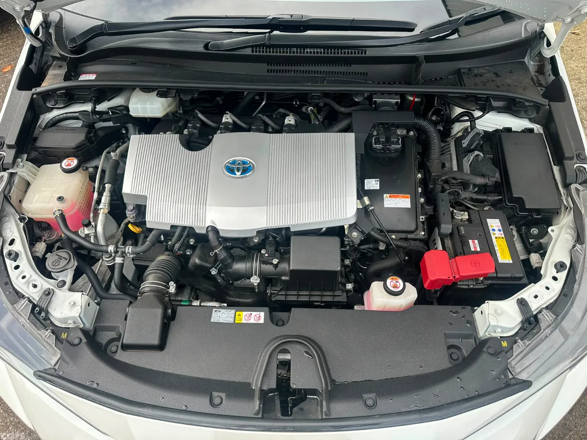 Toyota Corolla Saloon, Petrol Hybrid, 2020, White