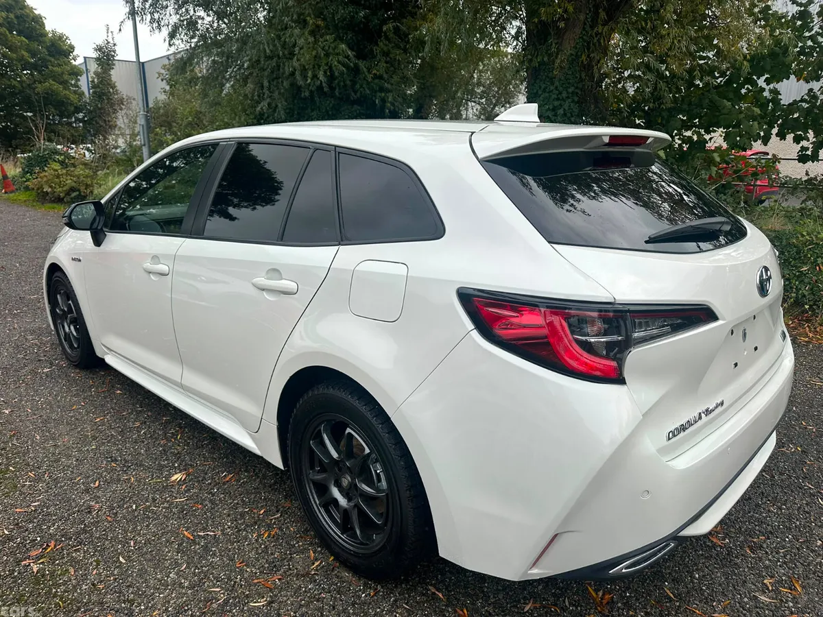 Toyota Corolla Saloon, Petrol Hybrid, 2020, White