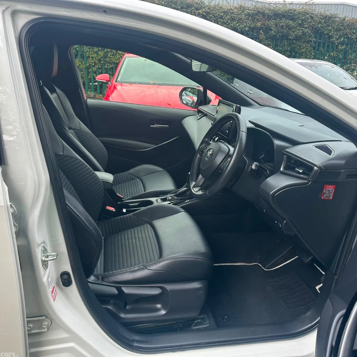 Toyota Corolla Saloon, Petrol Hybrid, 2020, White