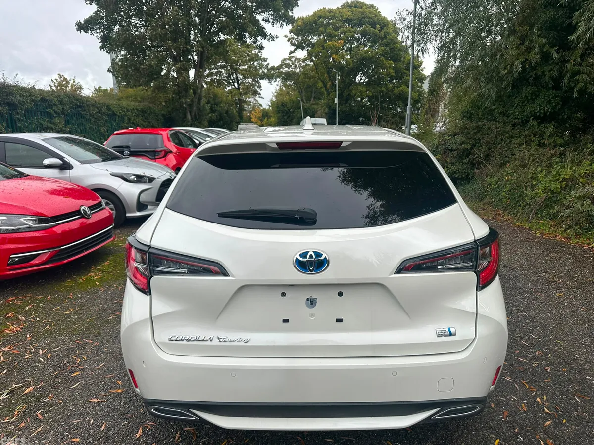 Toyota Corolla Saloon, Petrol Hybrid, 2020, White