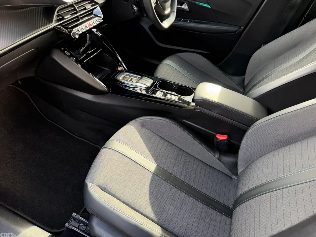 Peugeot 208 Hatchback, Petrol, 2022, Blue