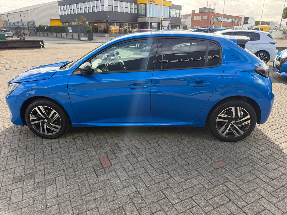 Peugeot 208 Hatchback, Petrol, 2022, Blue