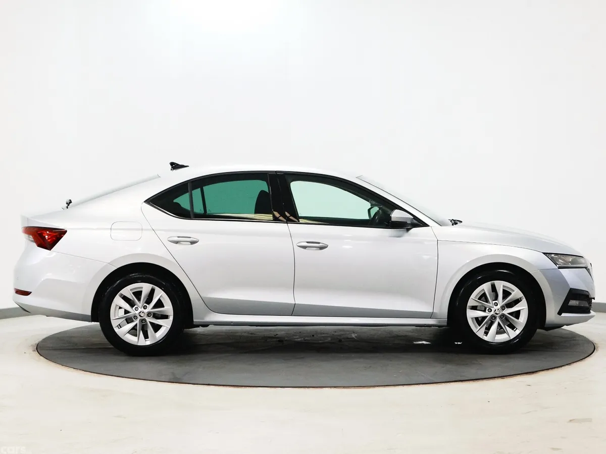 Skoda Octavia Saloon, Petrol Hybrid, 2024, Grey