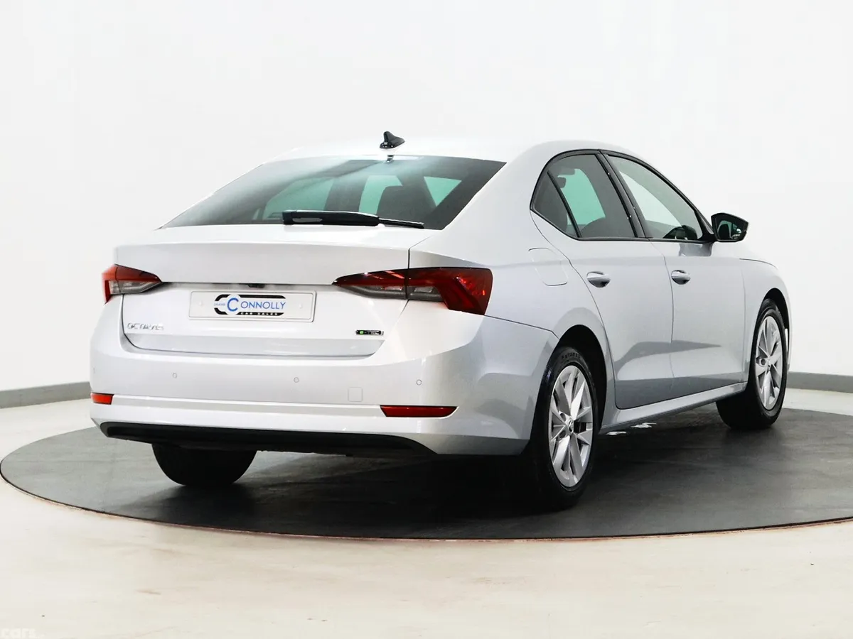 Skoda Octavia Saloon, Petrol Hybrid, 2024, Grey