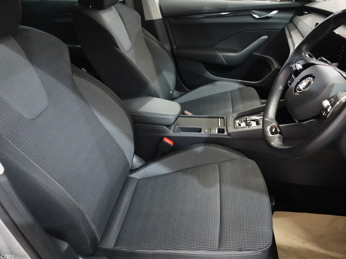 Skoda Octavia Saloon, Petrol Hybrid, 2024, Grey