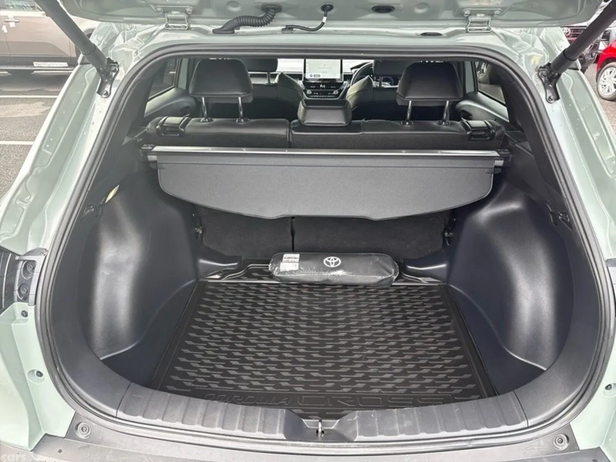 Toyota Corolla Cross Hatchback, Petrol Hybrid, 2026, Green