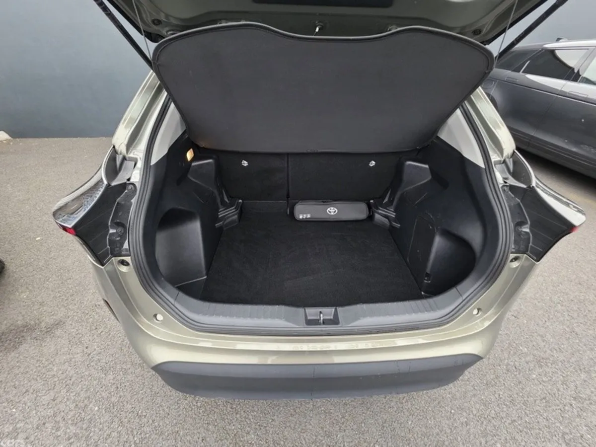 Toyota Yaris Cross SUV, Petrol Hybrid, 2024, Green