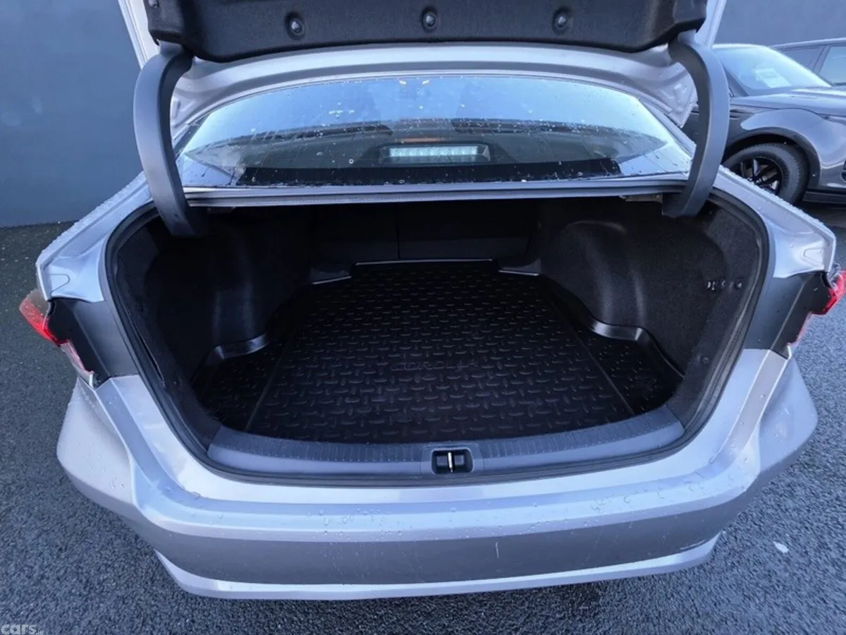 Toyota Corolla Saloon, Petrol Hybrid, 2022, Grey