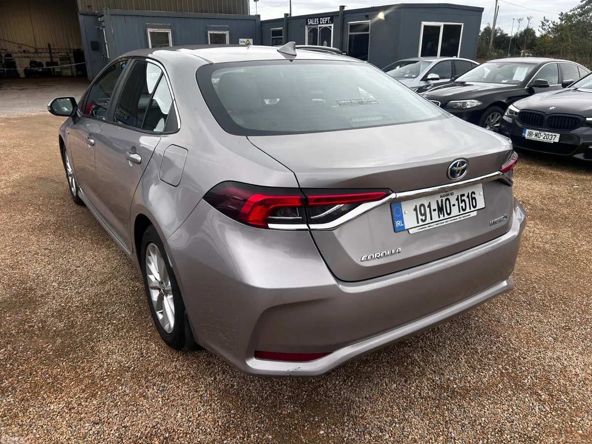Toyota Corolla Saloon, Petrol Hybrid, 2019, Grey