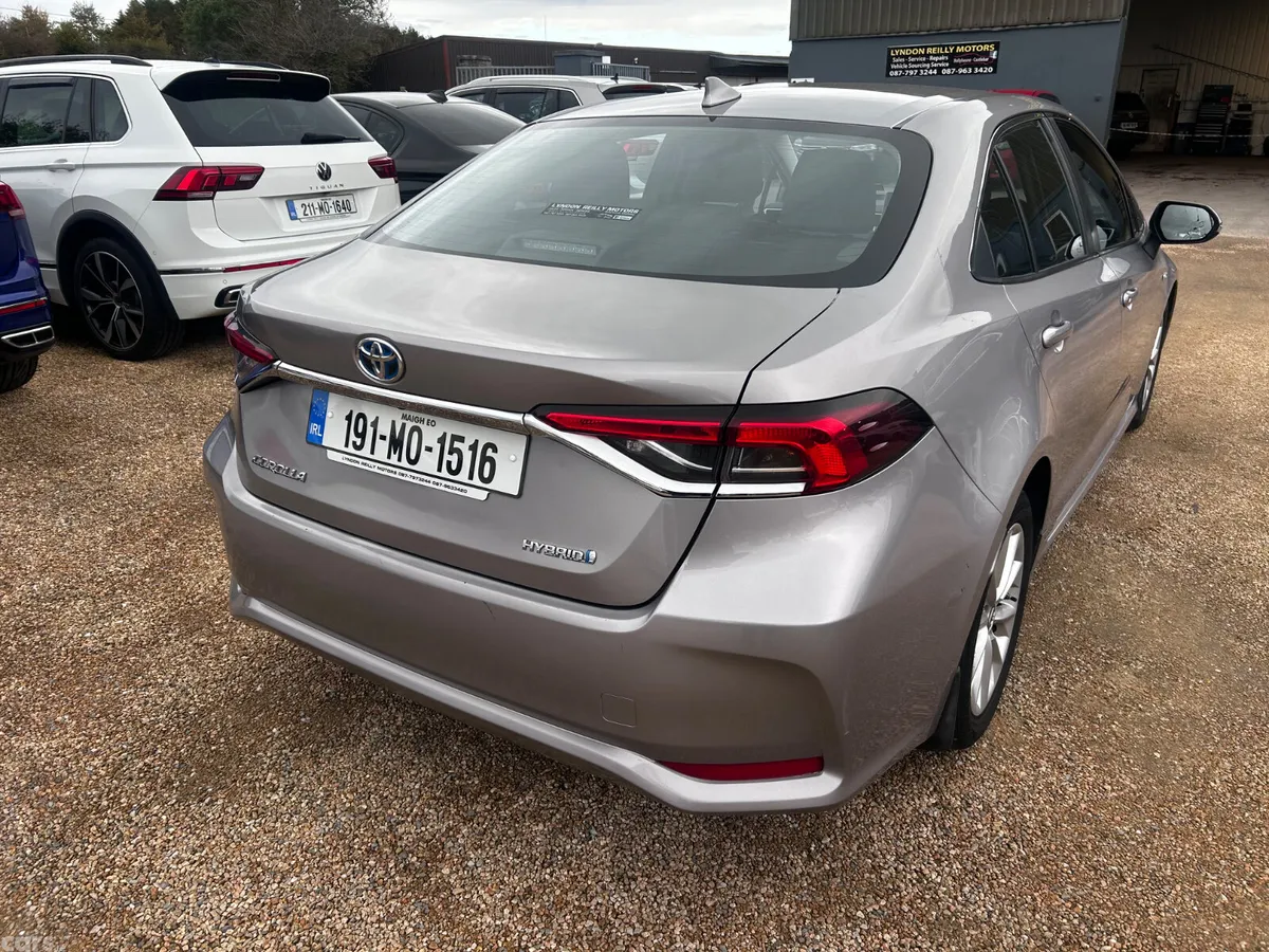 Toyota Corolla Saloon, Petrol Hybrid, 2019, Grey
