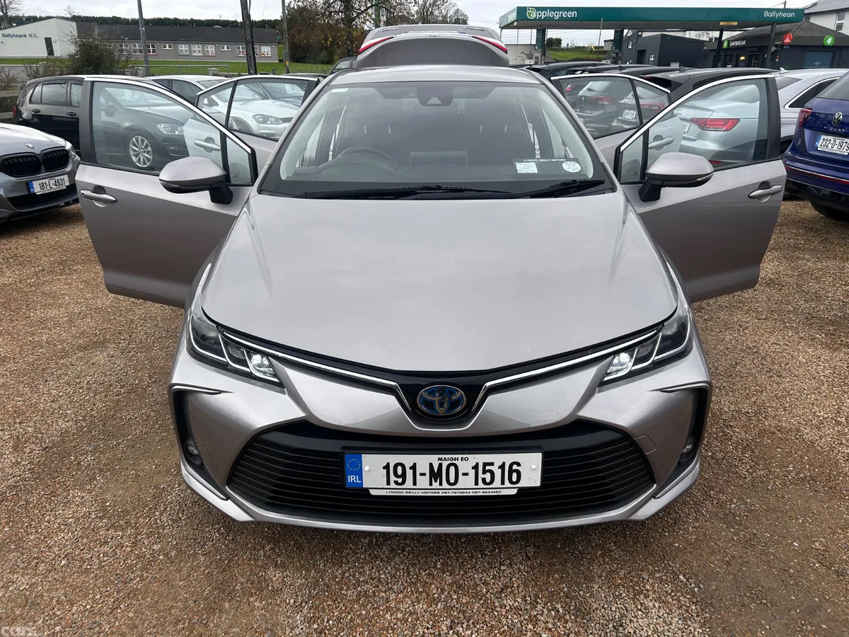Toyota Corolla Saloon, Petrol Hybrid, 2019, Grey