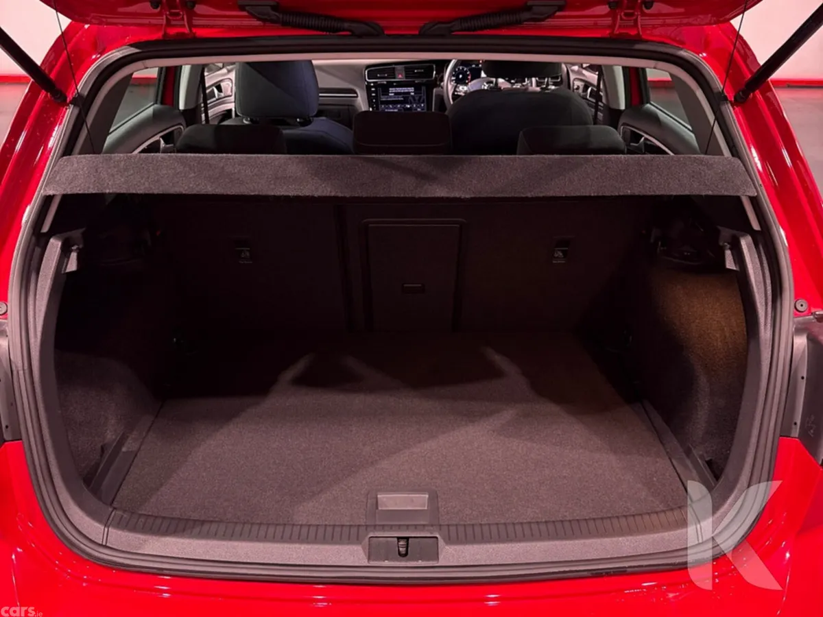 Volkswagen Golf Hatchback, Petrol, 2018, Red