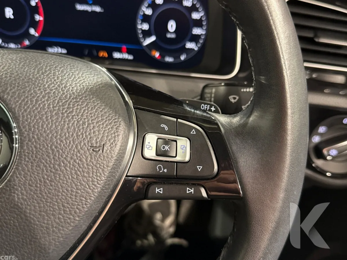 Volkswagen Golf Hatchback, Petrol, 2018, Red