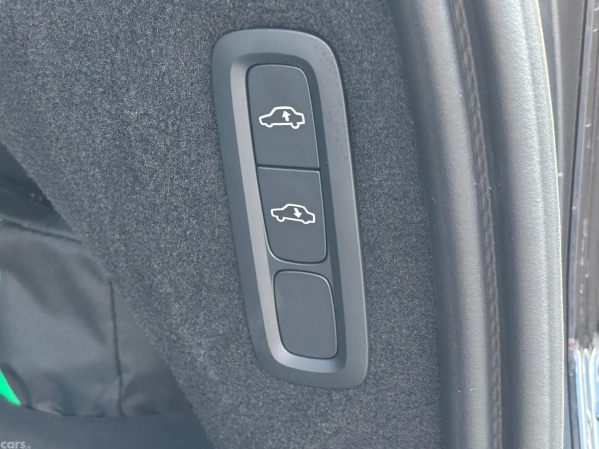 Volvo XC90 Estate, Petrol Hybrid, 2026, Black