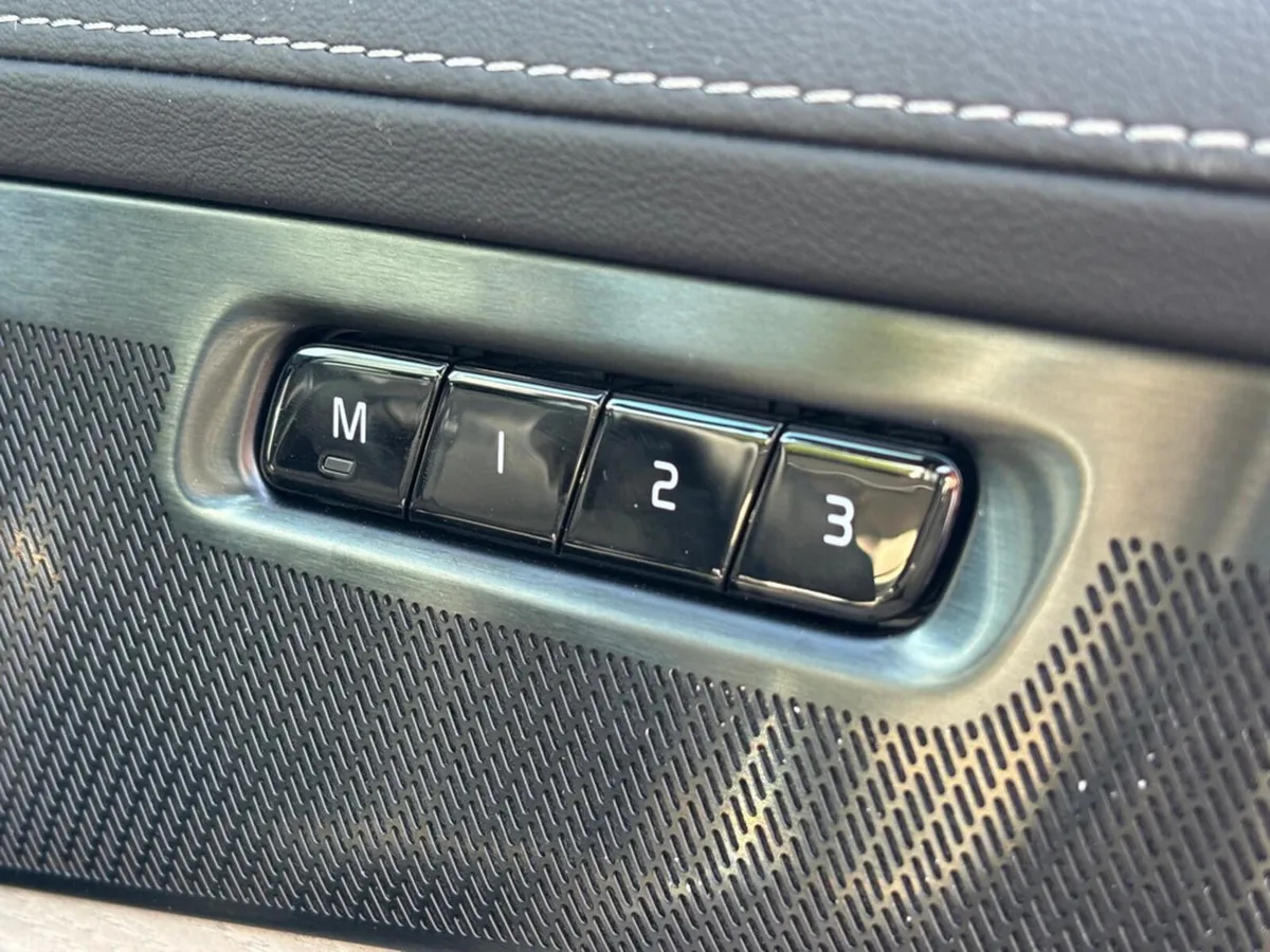 Volvo XC90 Estate, Petrol Hybrid, 2026, Black