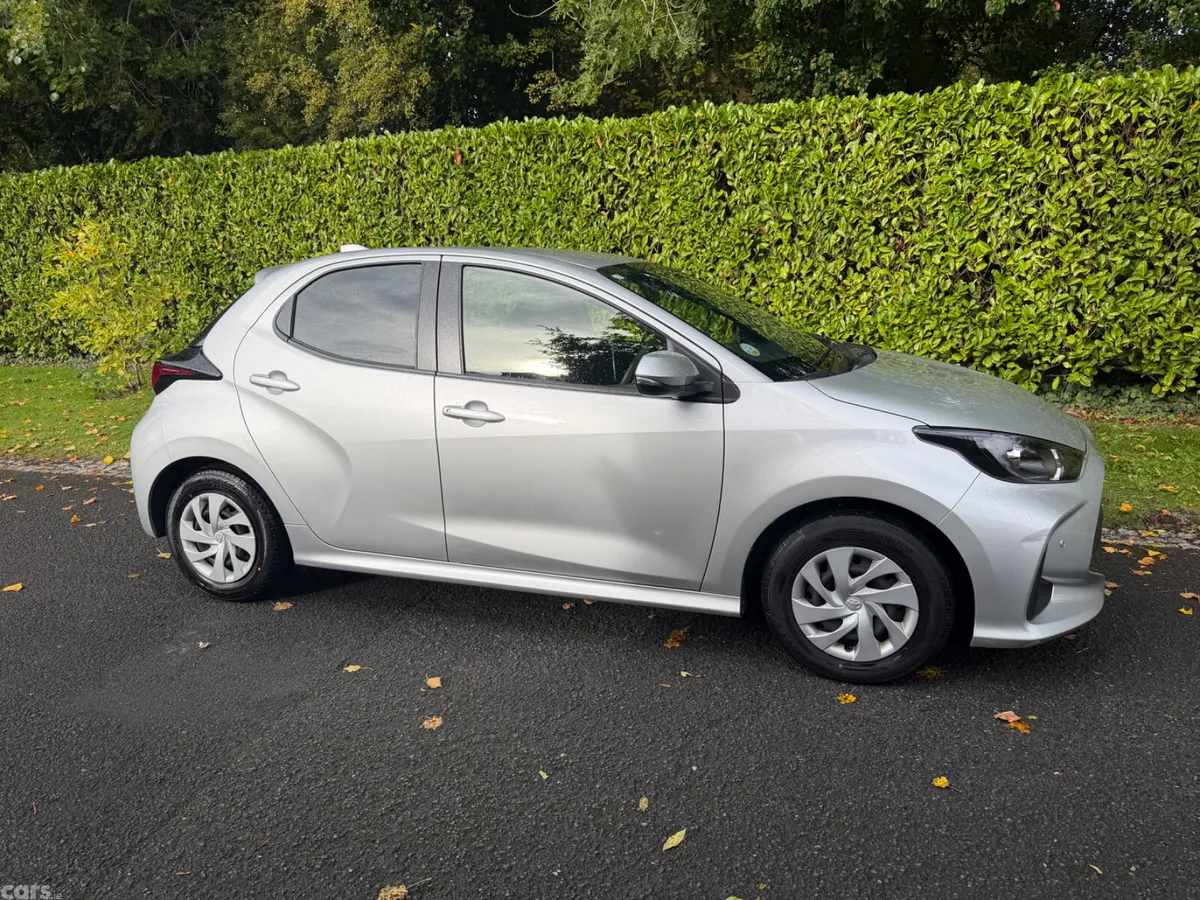 Toyota Yaris Hatchback, Petrol Hybrid, 2021, Silver