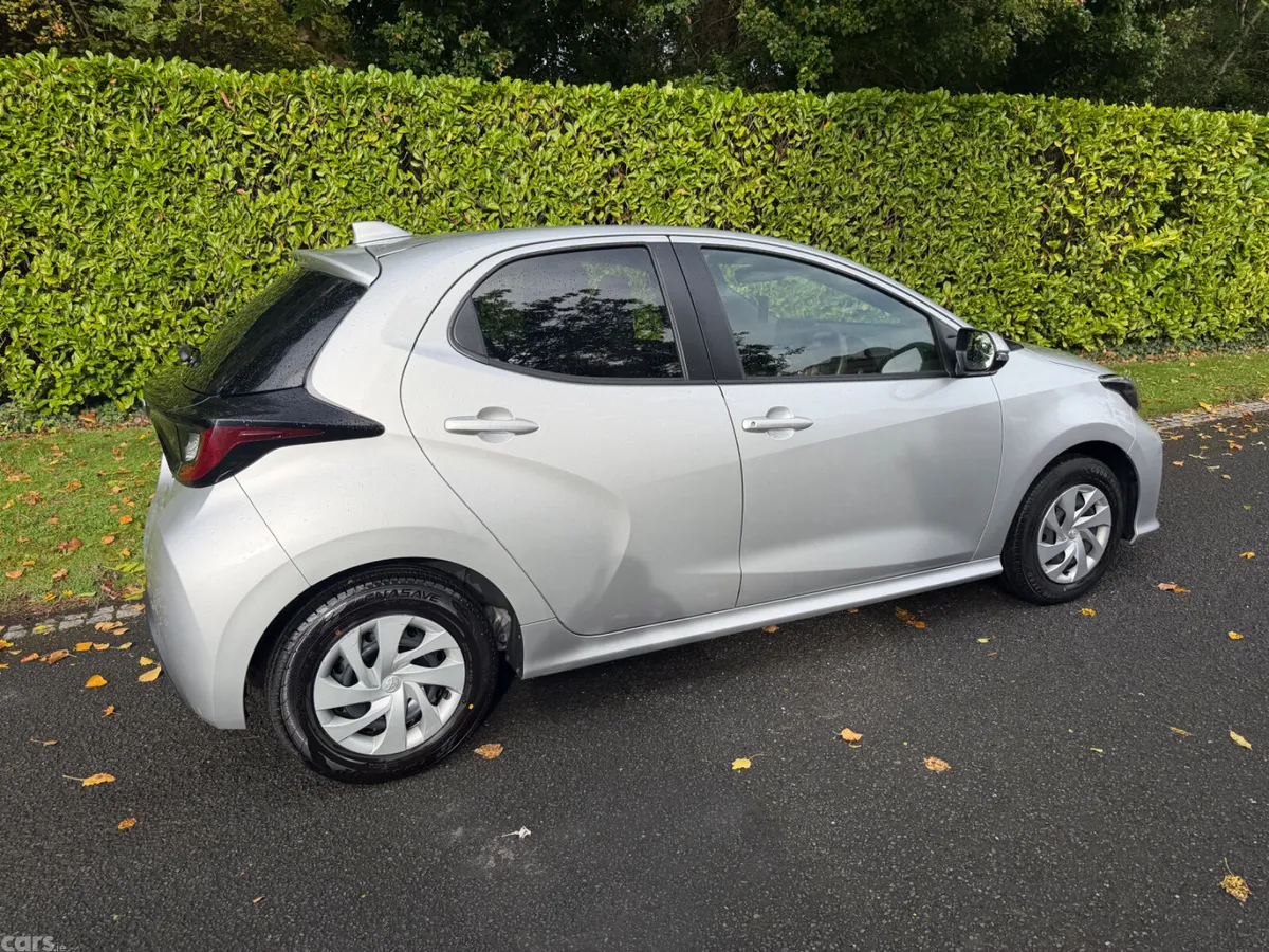 Toyota Yaris Hatchback, Petrol Hybrid, 2021, Silver