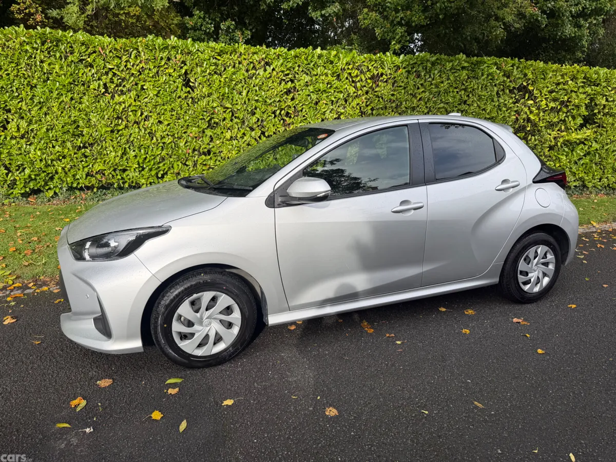 Toyota Yaris Hatchback, Petrol Hybrid, 2021, Silver