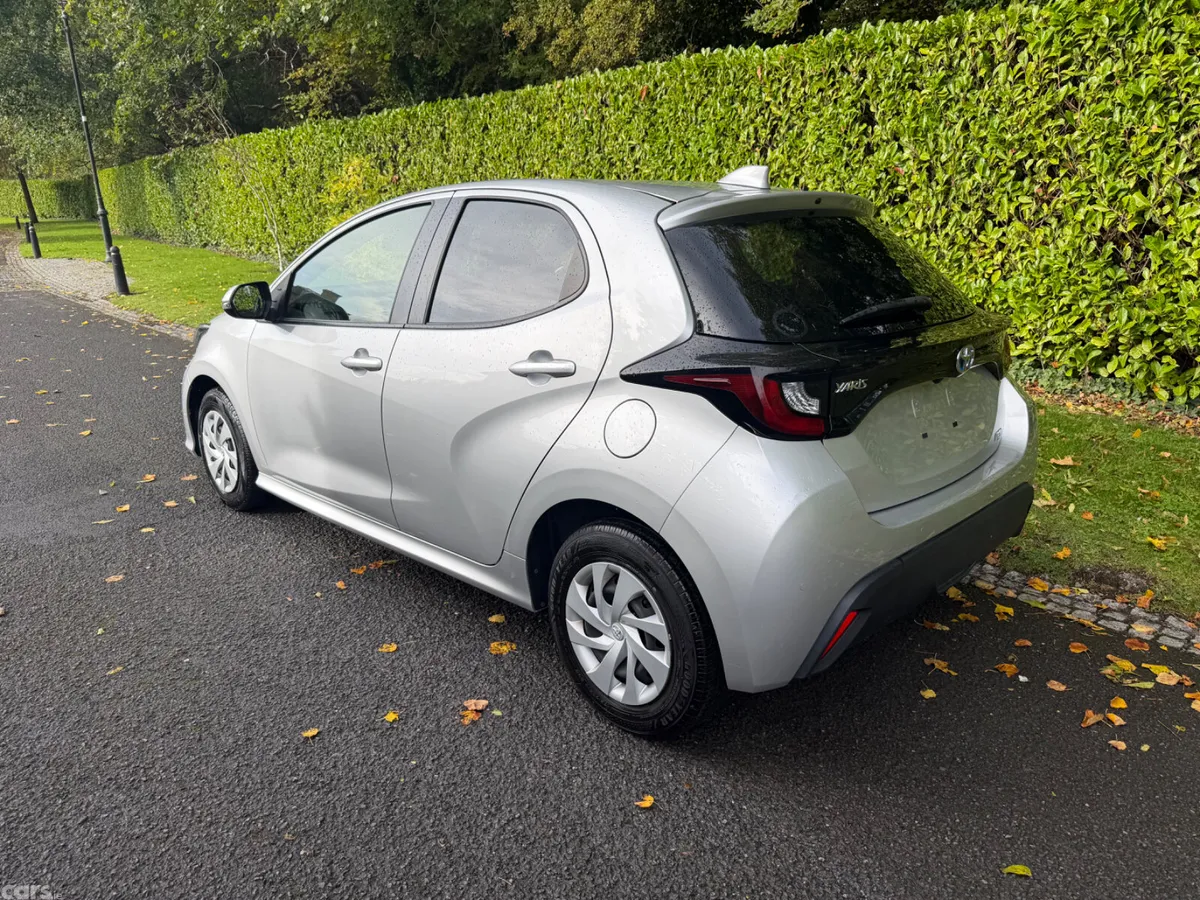 Toyota Yaris Hatchback, Petrol Hybrid, 2021, Silver