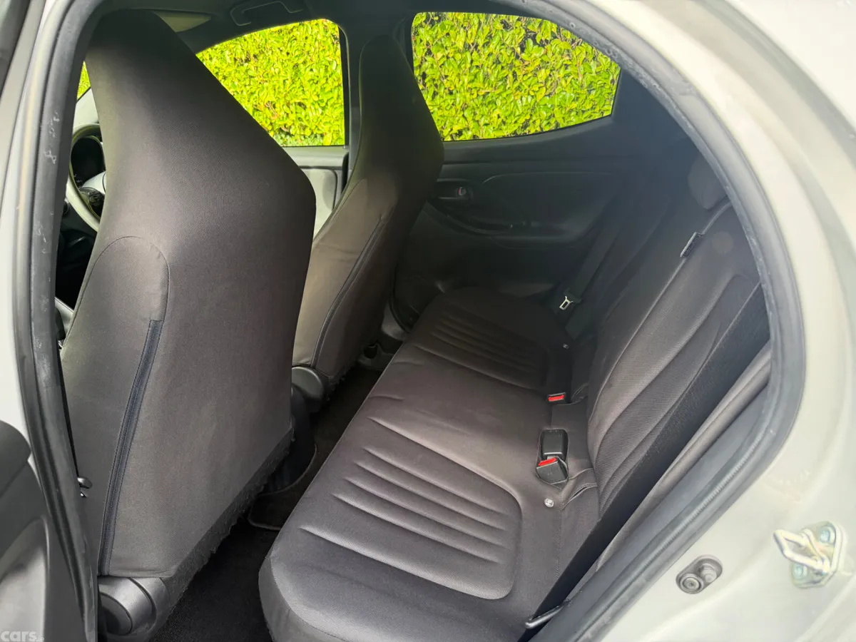 Toyota Yaris Hatchback, Petrol Hybrid, 2021, Silver