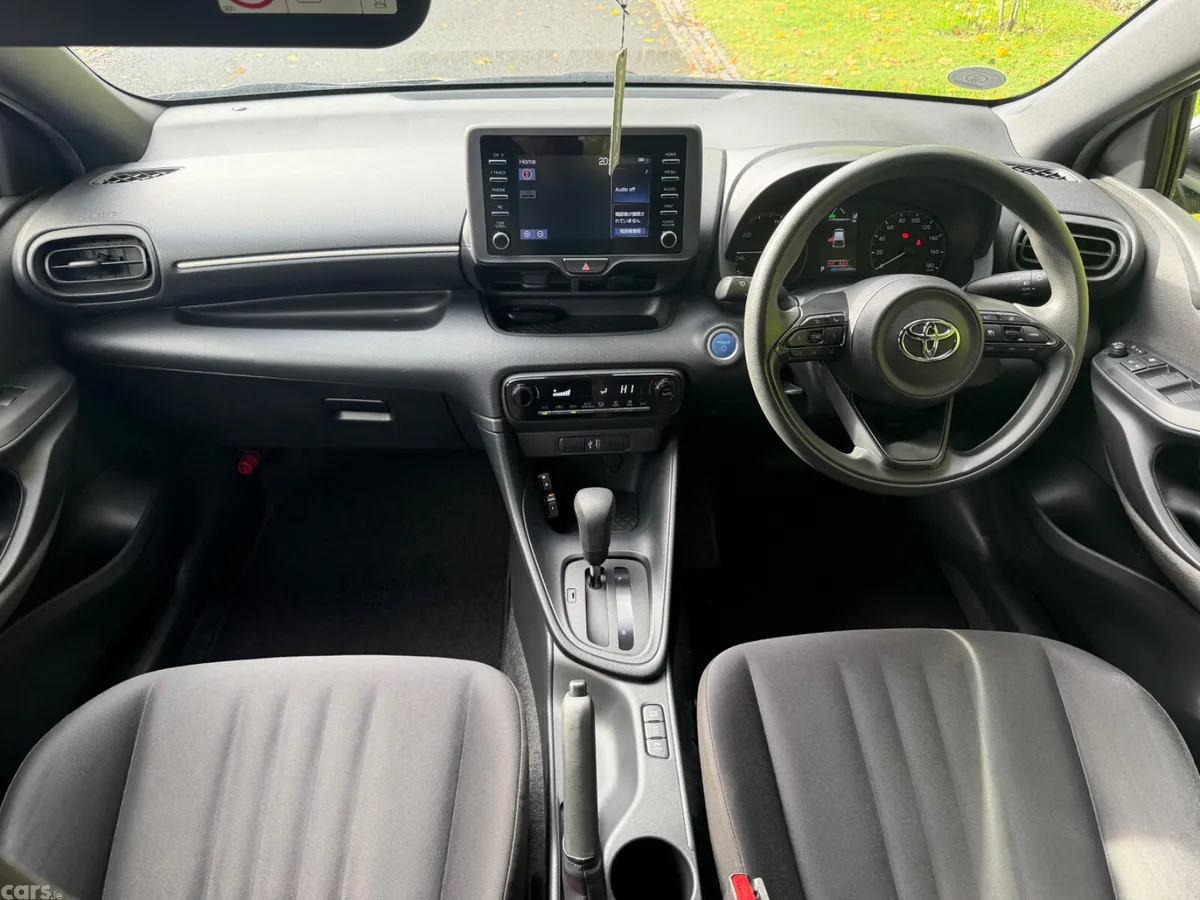 Toyota Yaris Hatchback, Petrol Hybrid, 2021, Silver