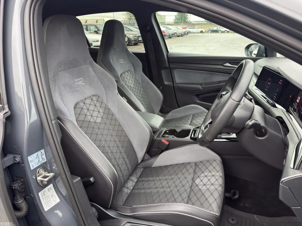 Volkswagen Golf Estate, Petrol, 2023, Grey