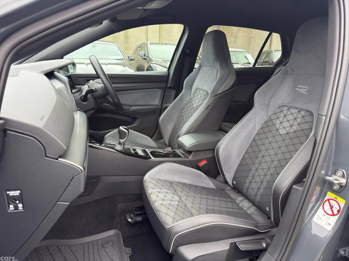 Volkswagen Golf Estate, Petrol, 2023, Grey