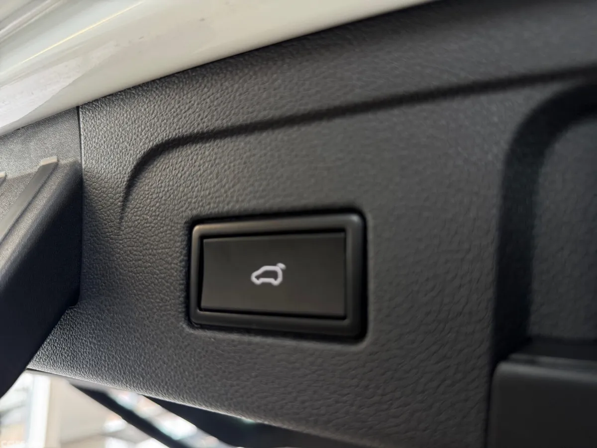 Volkswagen Touran MPV, Diesel, 2020, White
