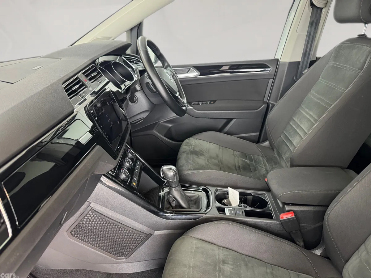 Volkswagen Touran MPV, Diesel, 2020, White