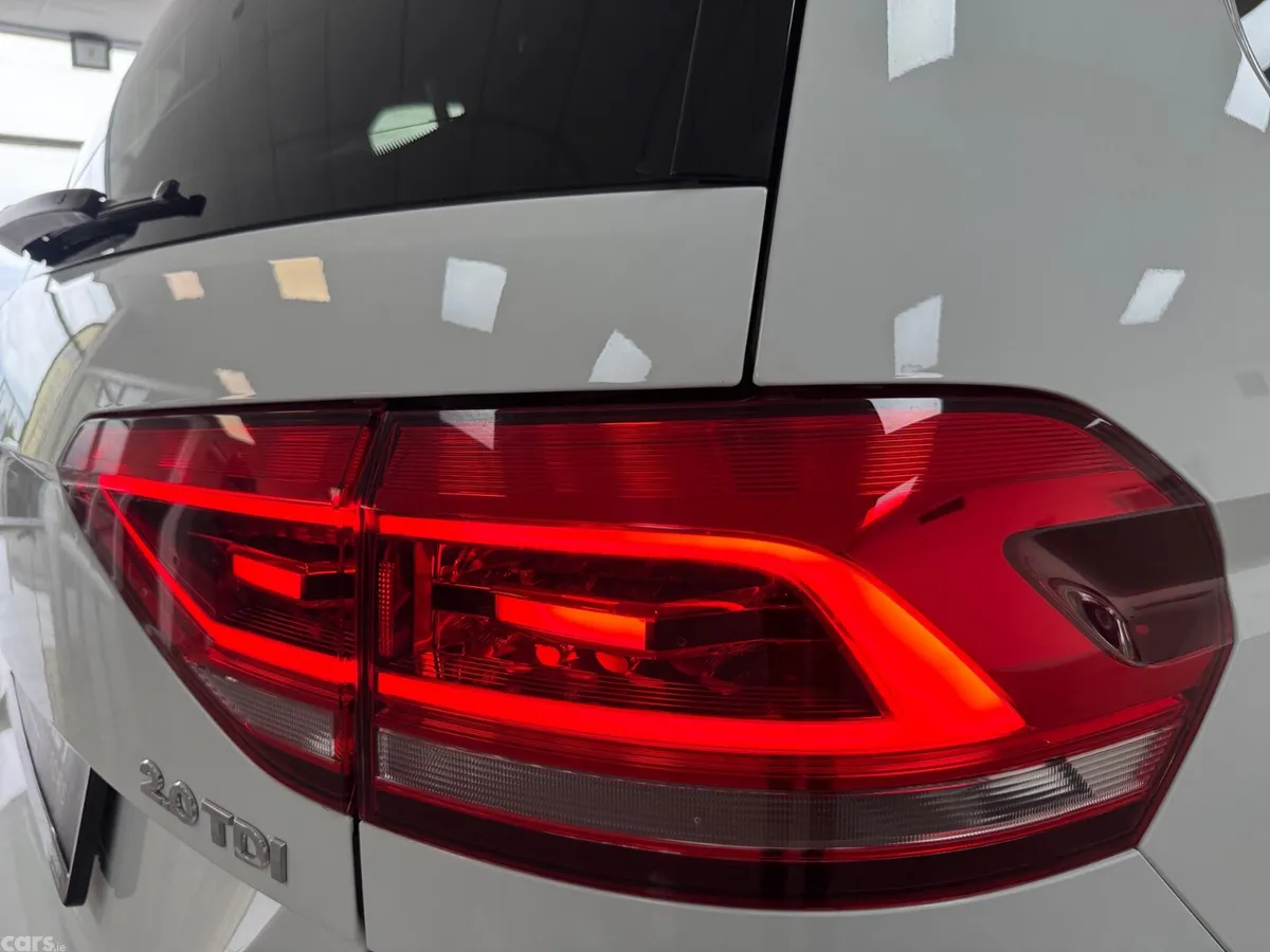 Volkswagen Touran MPV, Diesel, 2020, White