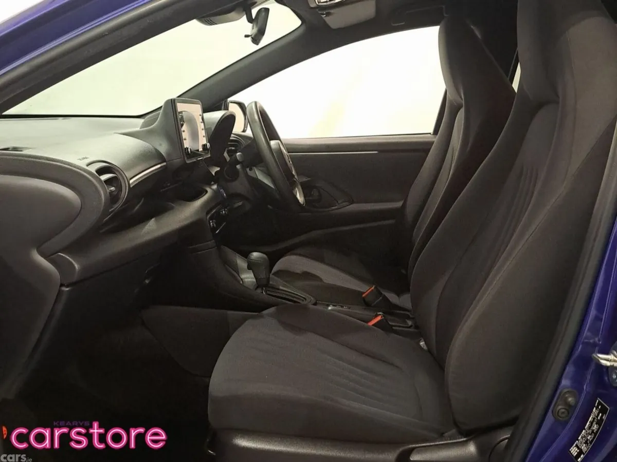 Toyota Yaris Hatchback, Petrol Hybrid, 2021, Blue