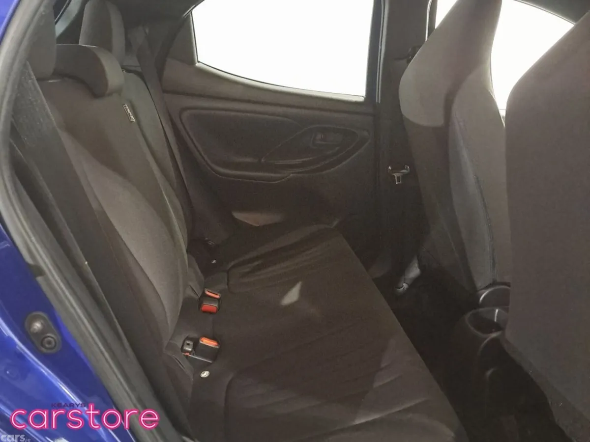 Toyota Yaris Hatchback, Petrol Hybrid, 2021, Blue