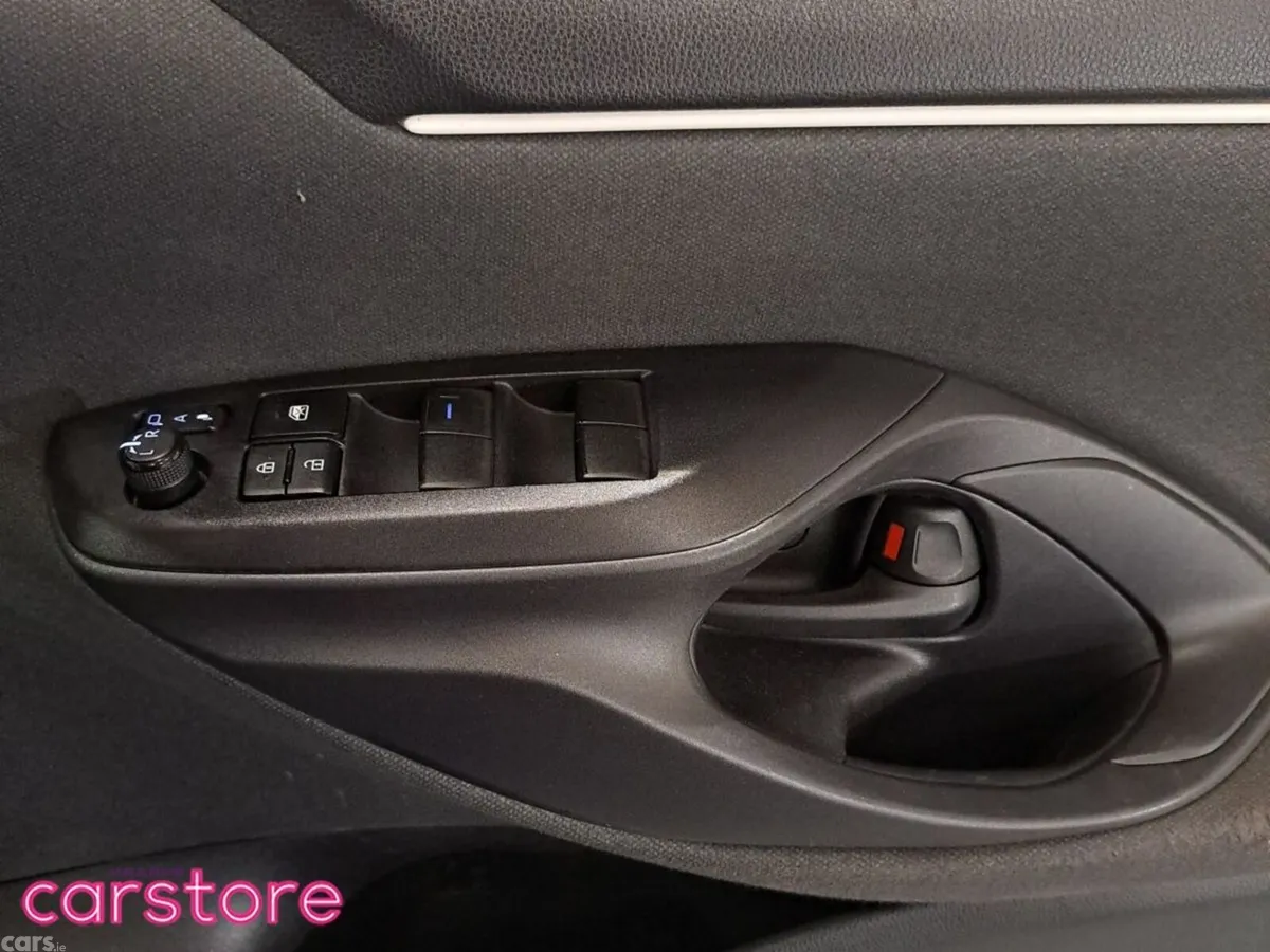Toyota Yaris Hatchback, Petrol Hybrid, 2021, Blue