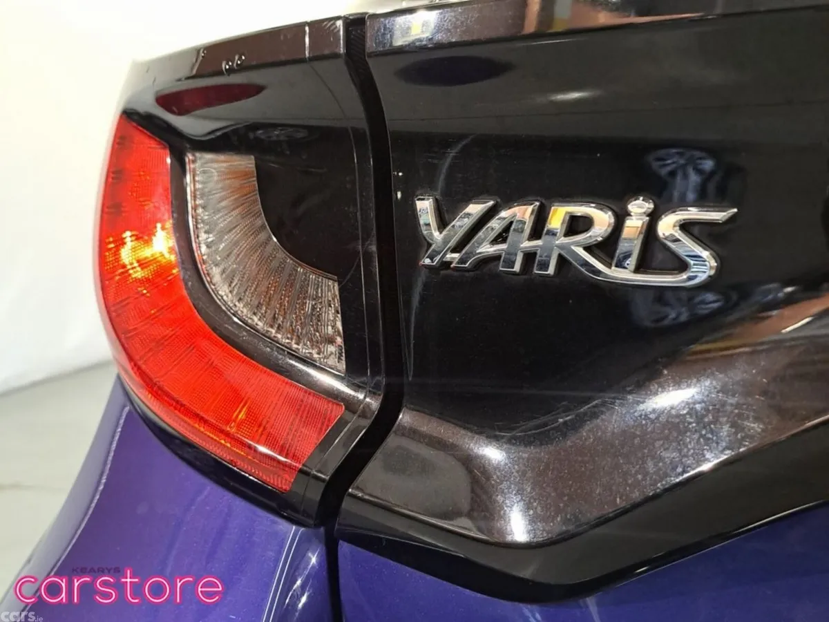Toyota Yaris Hatchback, Petrol Hybrid, 2021, Blue