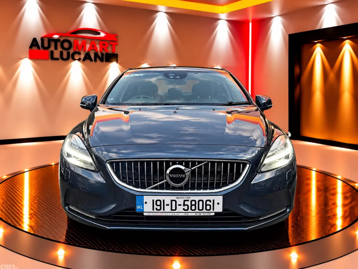 Volvo V40 Hatchback, Diesel, 2019, Blue