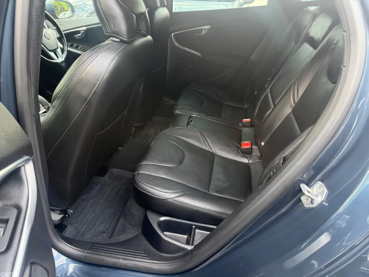 Volvo V40 Hatchback, Diesel, 2019, Blue