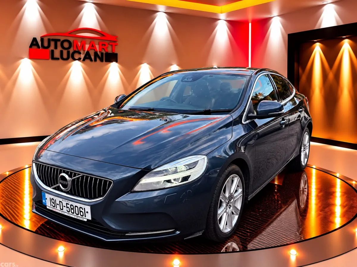 Volvo V40 Hatchback, Diesel, 2019, Blue