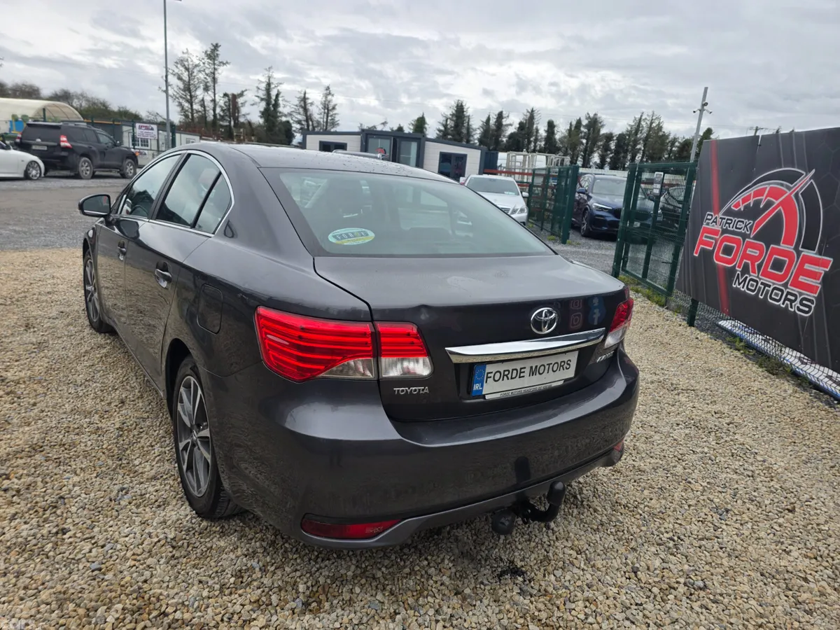 Toyota Avensis Saloon, Diesel, 2015, Grey