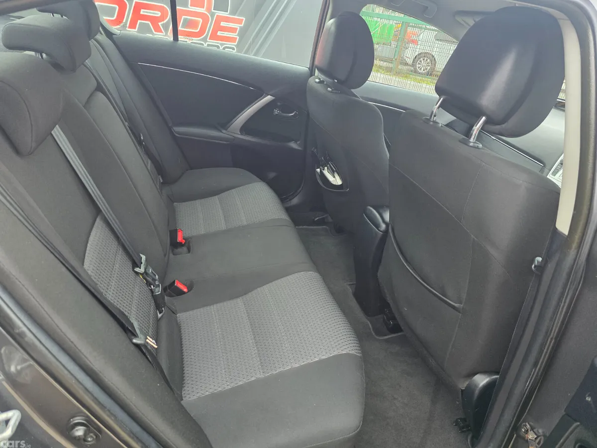 Toyota Avensis Saloon, Diesel, 2015, Grey