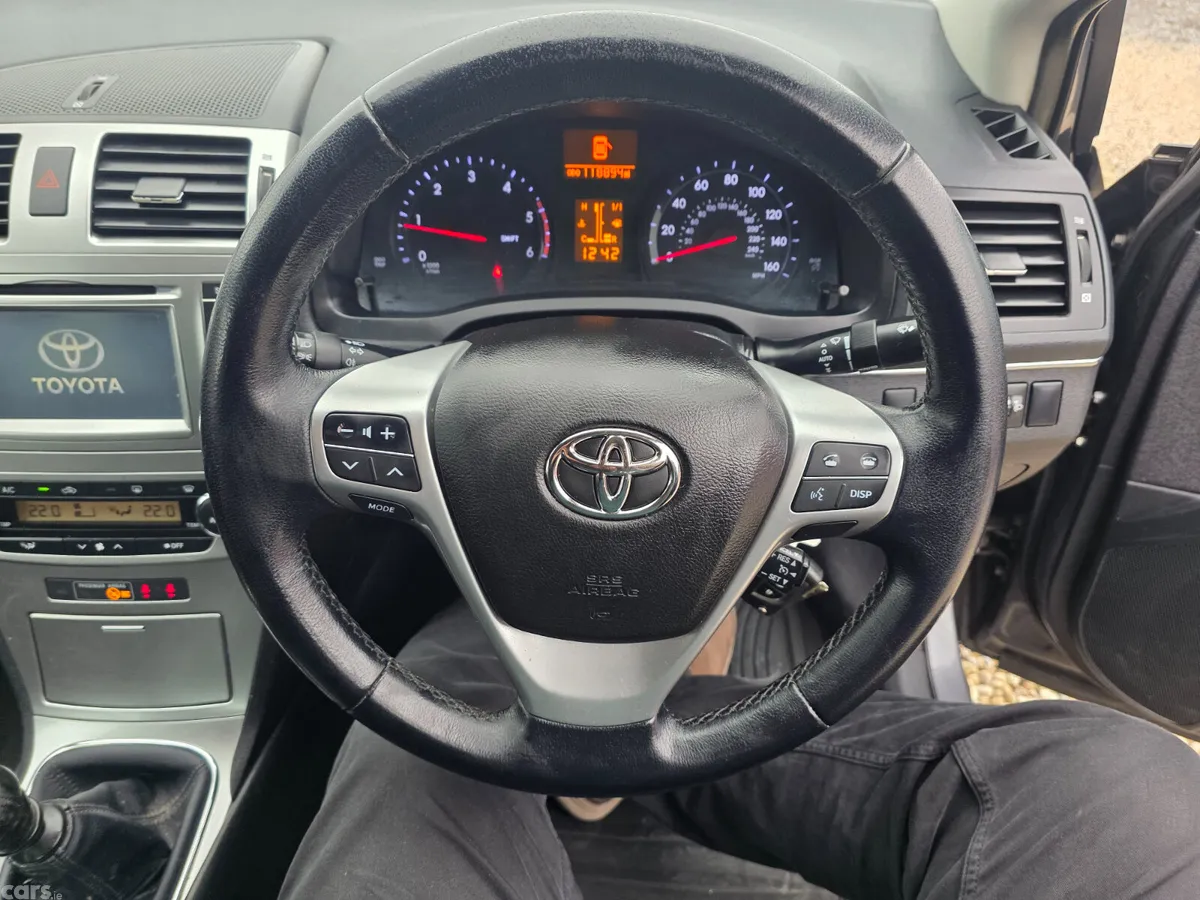 Toyota Avensis Saloon, Diesel, 2015, Grey