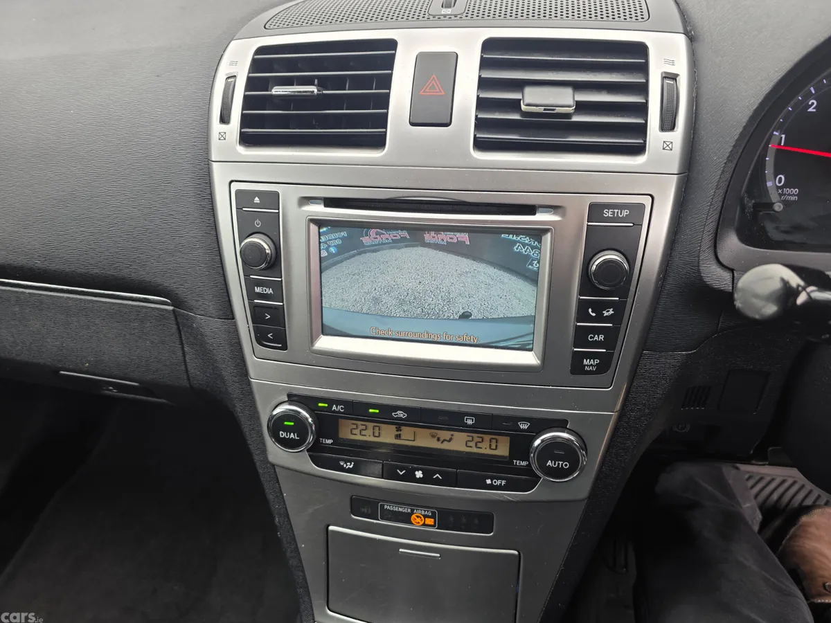 Toyota Avensis Saloon, Diesel, 2015, Grey