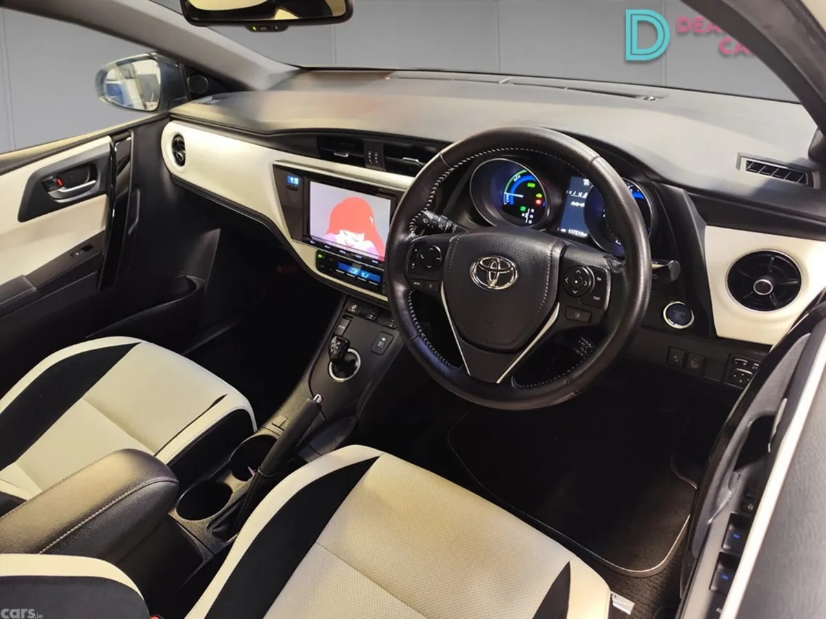 Toyota Auris MPV, Petrol Hybrid, 2016, White